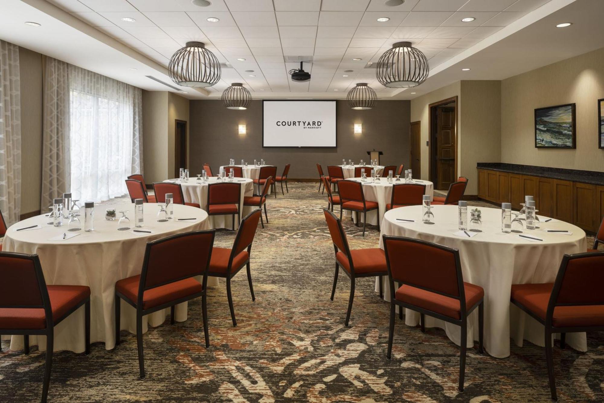 Courtyard By Marriott Santa Barbara Goleta Hotel Buitenkant foto