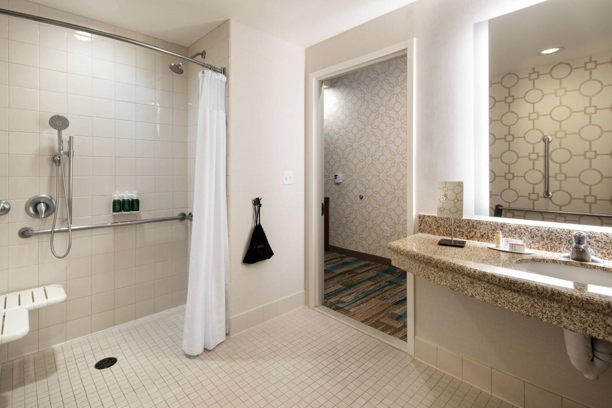Courtyard By Marriott Santa Barbara Goleta Hotel Buitenkant foto