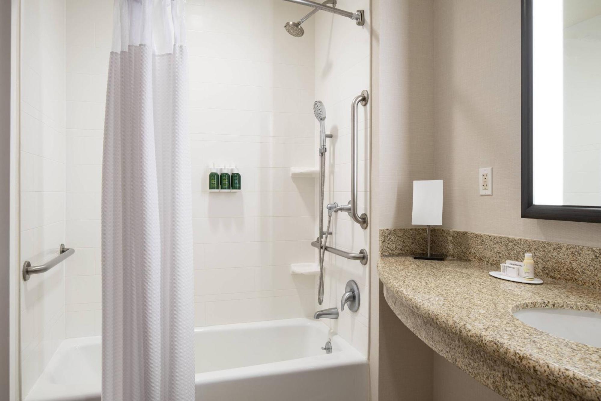 Courtyard By Marriott Santa Barbara Goleta Hotel Buitenkant foto