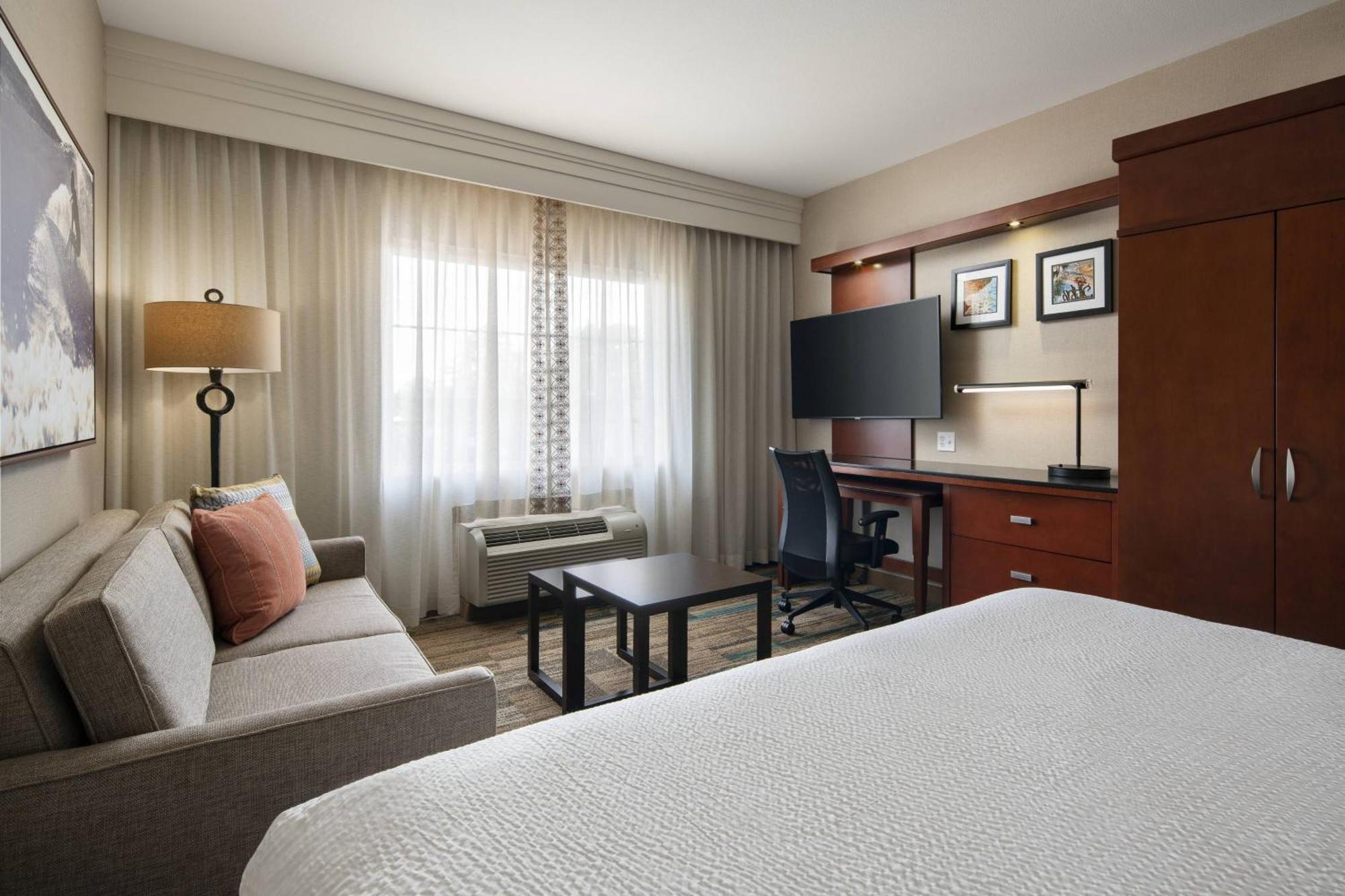 Courtyard By Marriott Santa Barbara Goleta Hotel Buitenkant foto