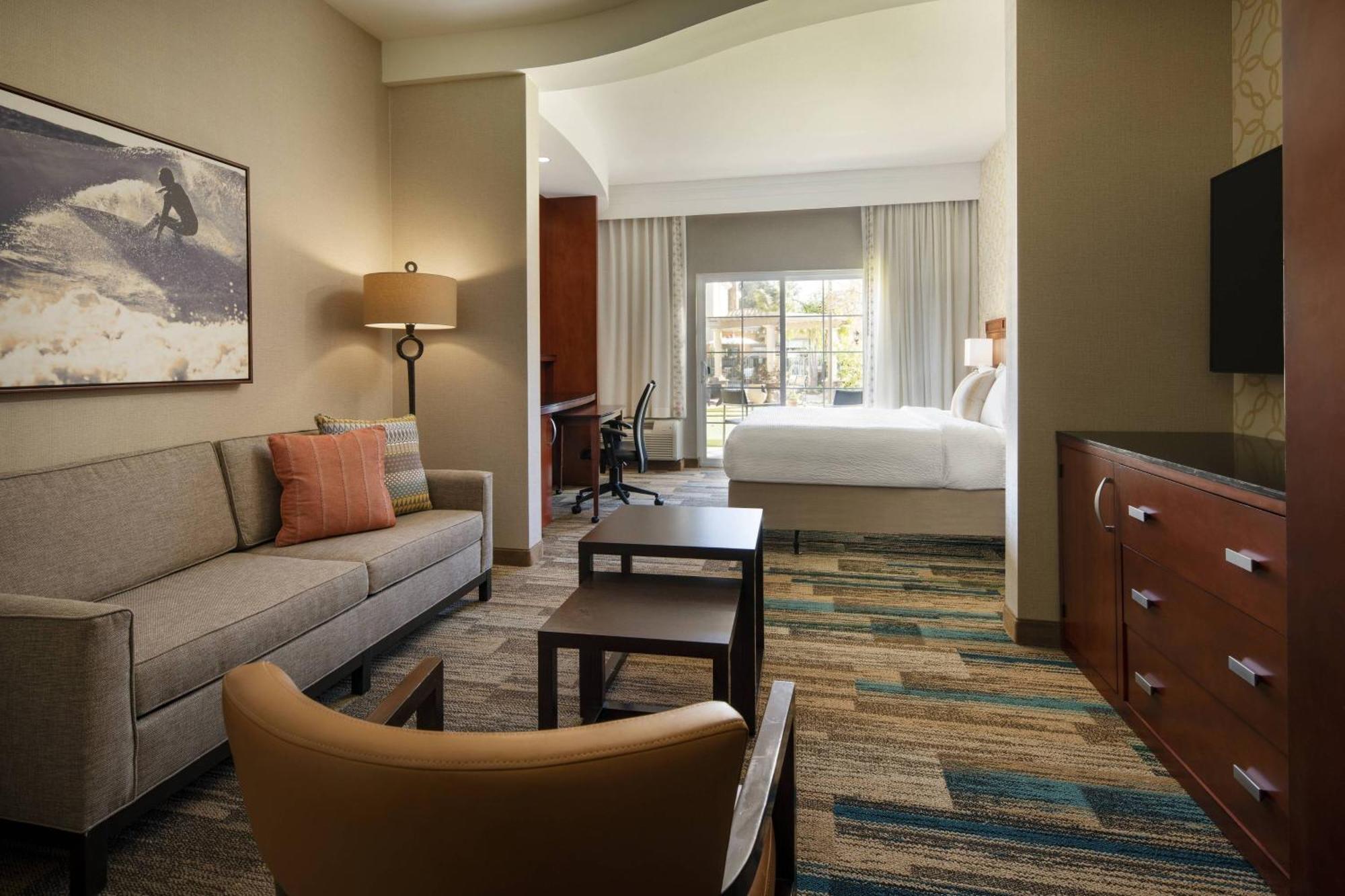 Courtyard By Marriott Santa Barbara Goleta Hotel Buitenkant foto