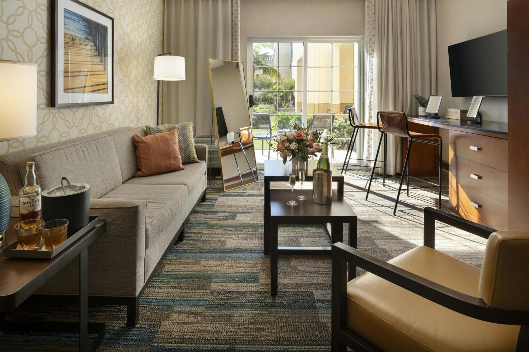 Courtyard By Marriott Santa Barbara Goleta Hotel Buitenkant foto