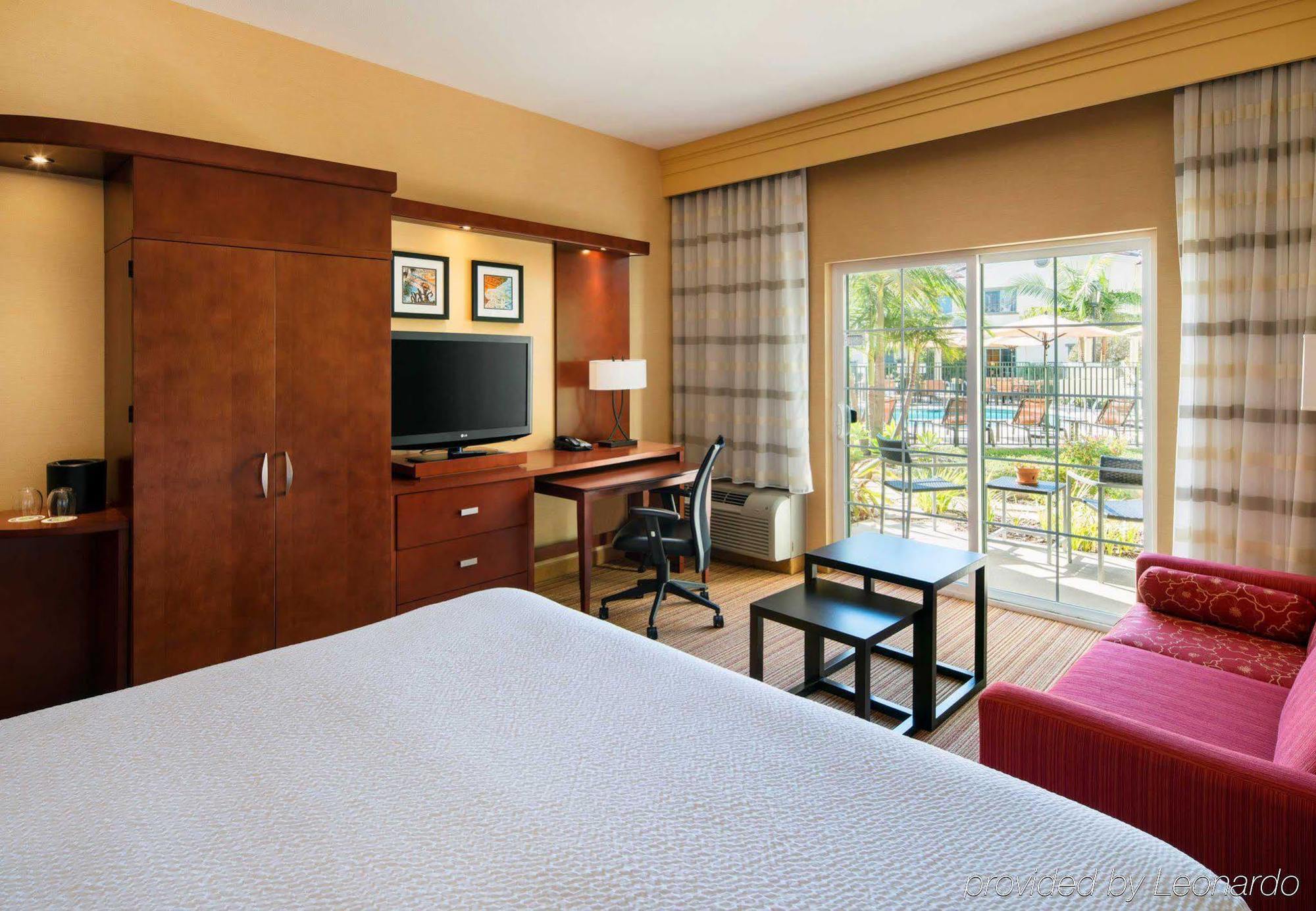 Courtyard By Marriott Santa Barbara Goleta Hotel Buitenkant foto