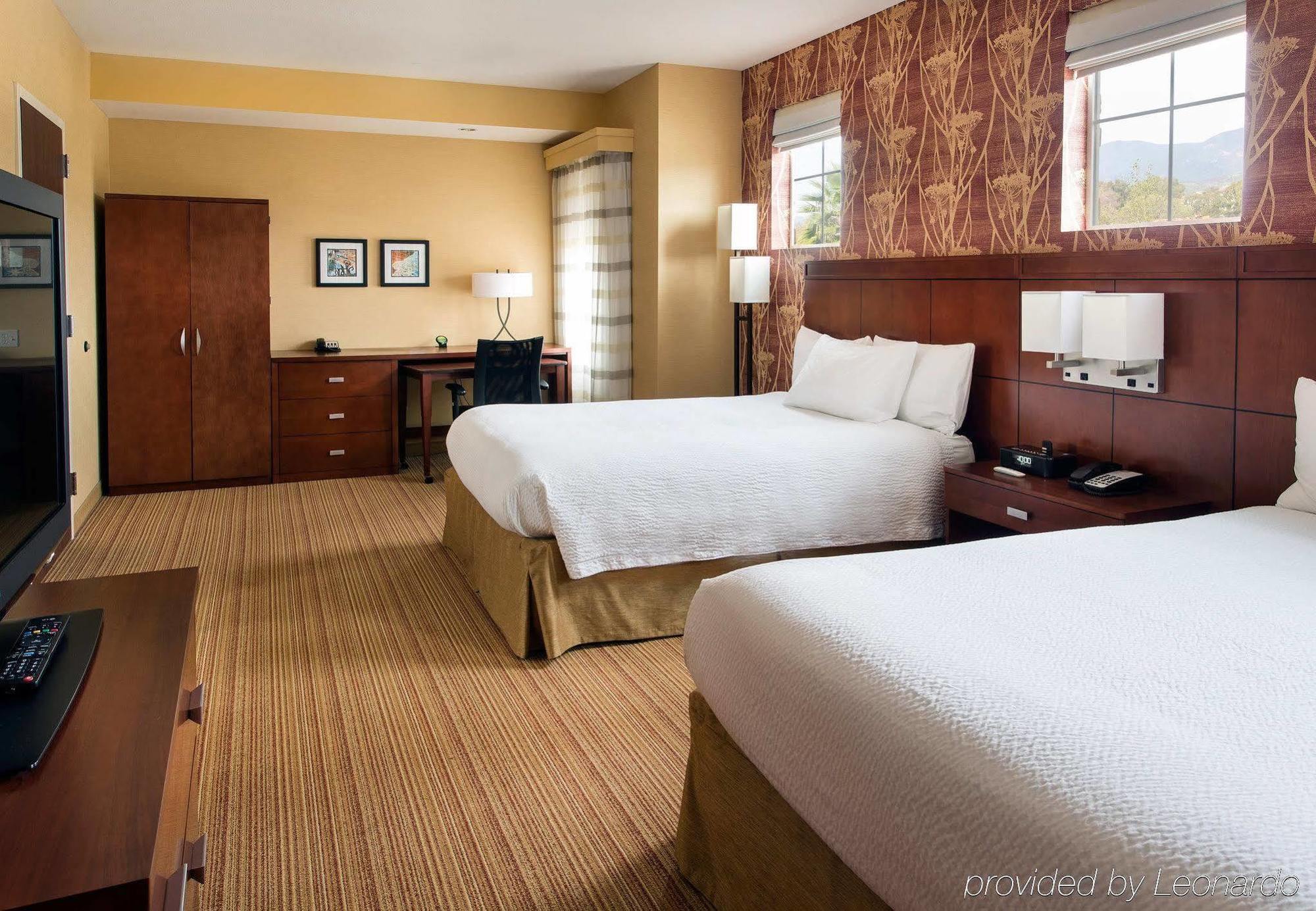 Courtyard By Marriott Santa Barbara Goleta Hotel Buitenkant foto